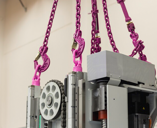Heavy-duty lifting chain sling used in industrial material handling operations